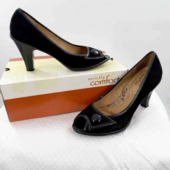 Strictly Comfort Black Peep Toe Heels with retro button size 9 women’s - Picture 12 of 12